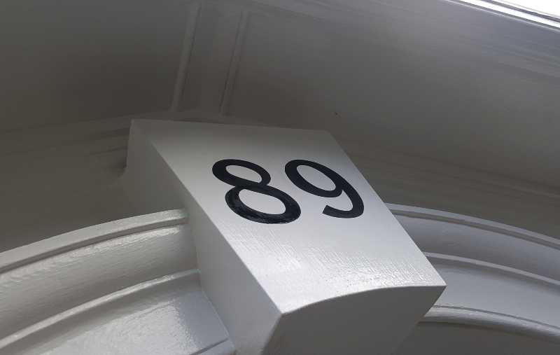 Completed bespoke painted house numbering on the entrance keystone of a Georgian cottage built in 1794.