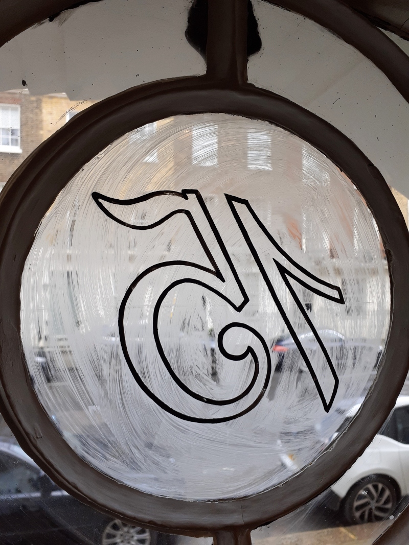 Fine black outlines hand painted onto the reverse of the decorative fanlight roundel before gilding.