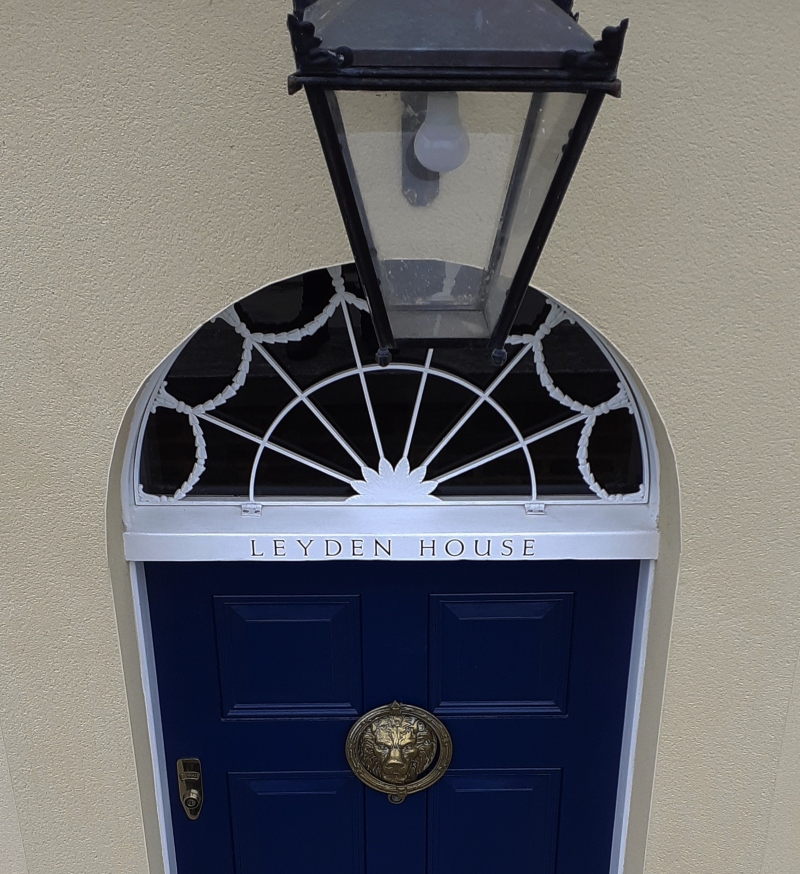Traditional residential signwriting on period London property