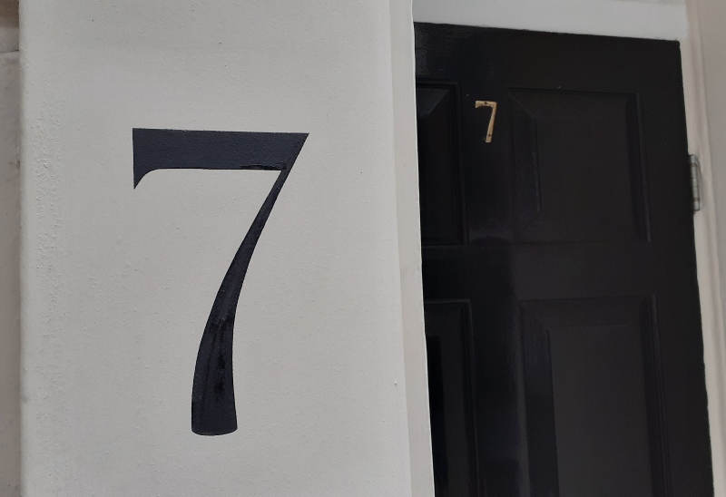 Exterior building number lettering in London