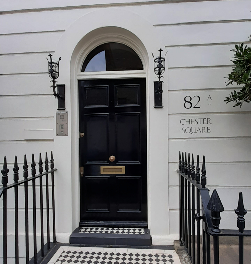 Hand painted residential lettering on Belgravia residence