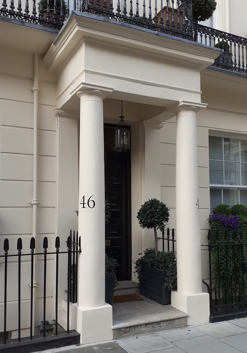 Residential pillar numbering on Belgravia period property