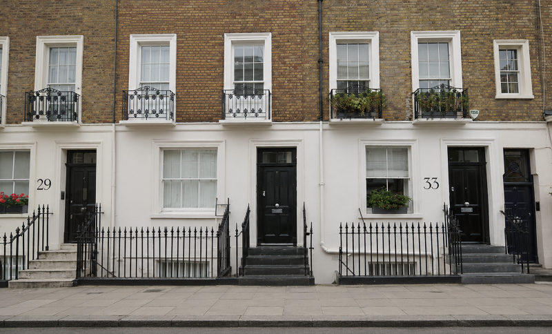 Bespoke façade number signwriting on Belgravia property